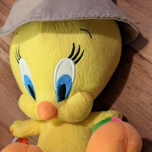 Warner Brothers Tweety Bird Plush Beach Theme Shovel Bucket Hat Beach Ball 10” - Picture 7 of 9
